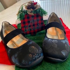 NWOT Black Mary Janes